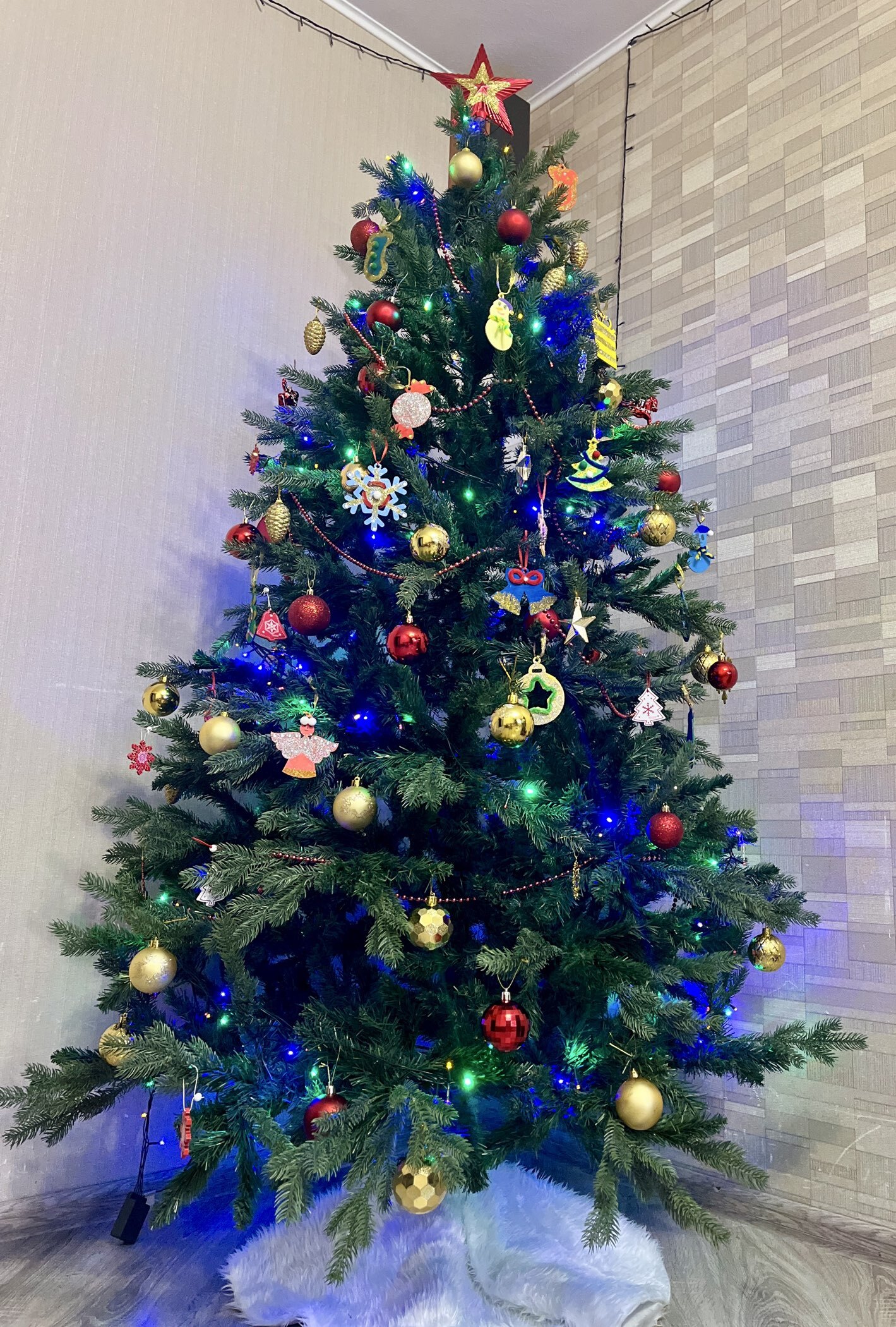 Фотография покупателя товара Новогодний подарок «Ёлочные украшения», набор для творчества, 20 основ под раскраску - Фото 2