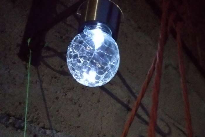 Фотография покупателя товара Садовый светильник на солнечной батарее «Лампочка», 7 × 9 × 7 см, 1 LED, свечение тёплое белое - Фото 1