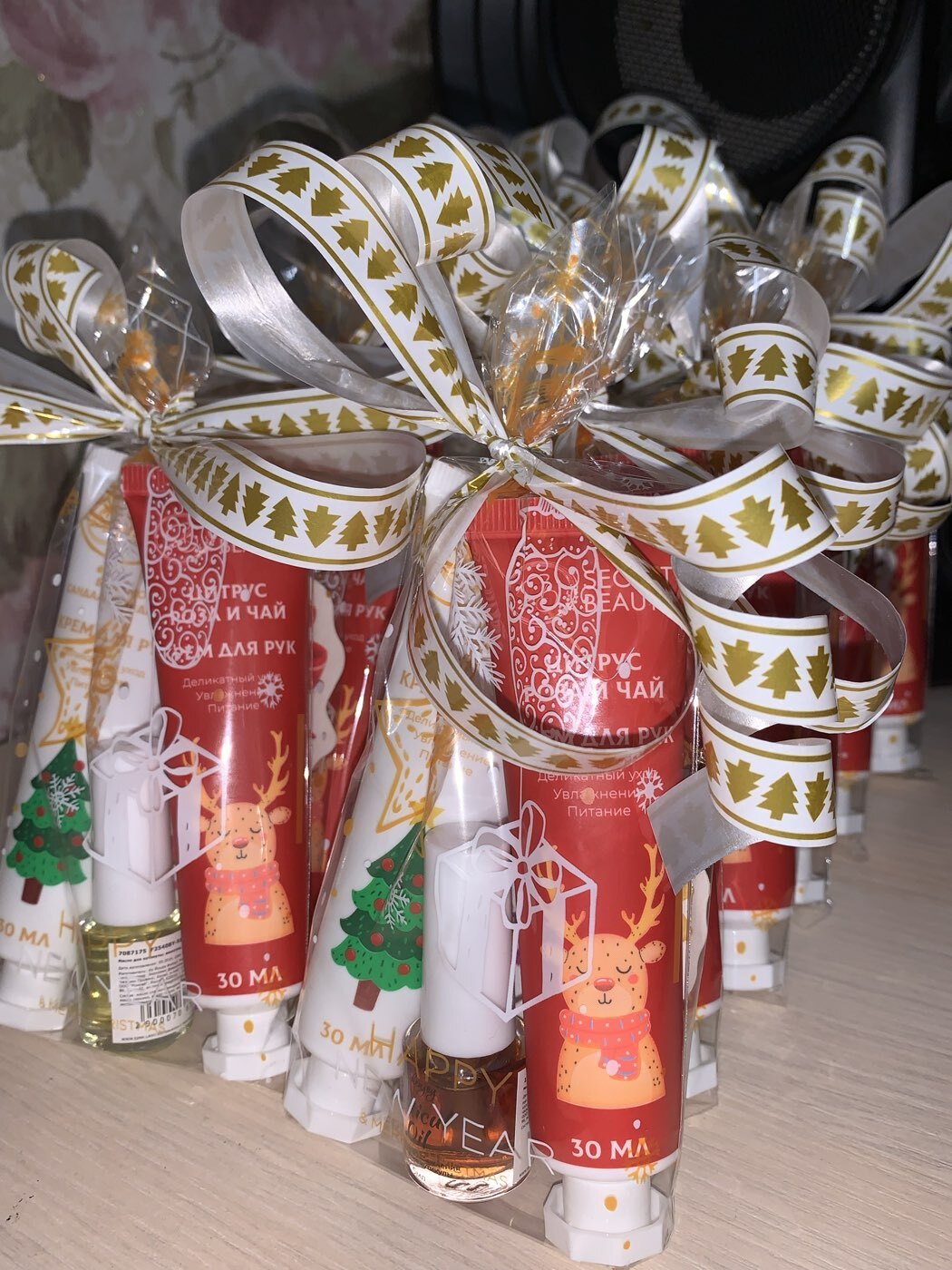 Фотография покупателя товара Лента для декора и подарков новогодняя «Снежинки», 1.2 см × 45 м, красная. - Фото 2