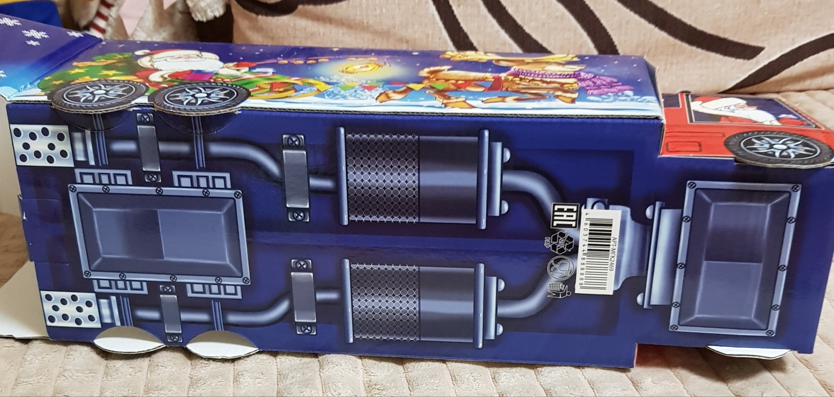 Фотография покупателя товара Подарочная новогодняя коробка «Сладкоежка», фура, 26×8.7×8.3 см - Фото 1