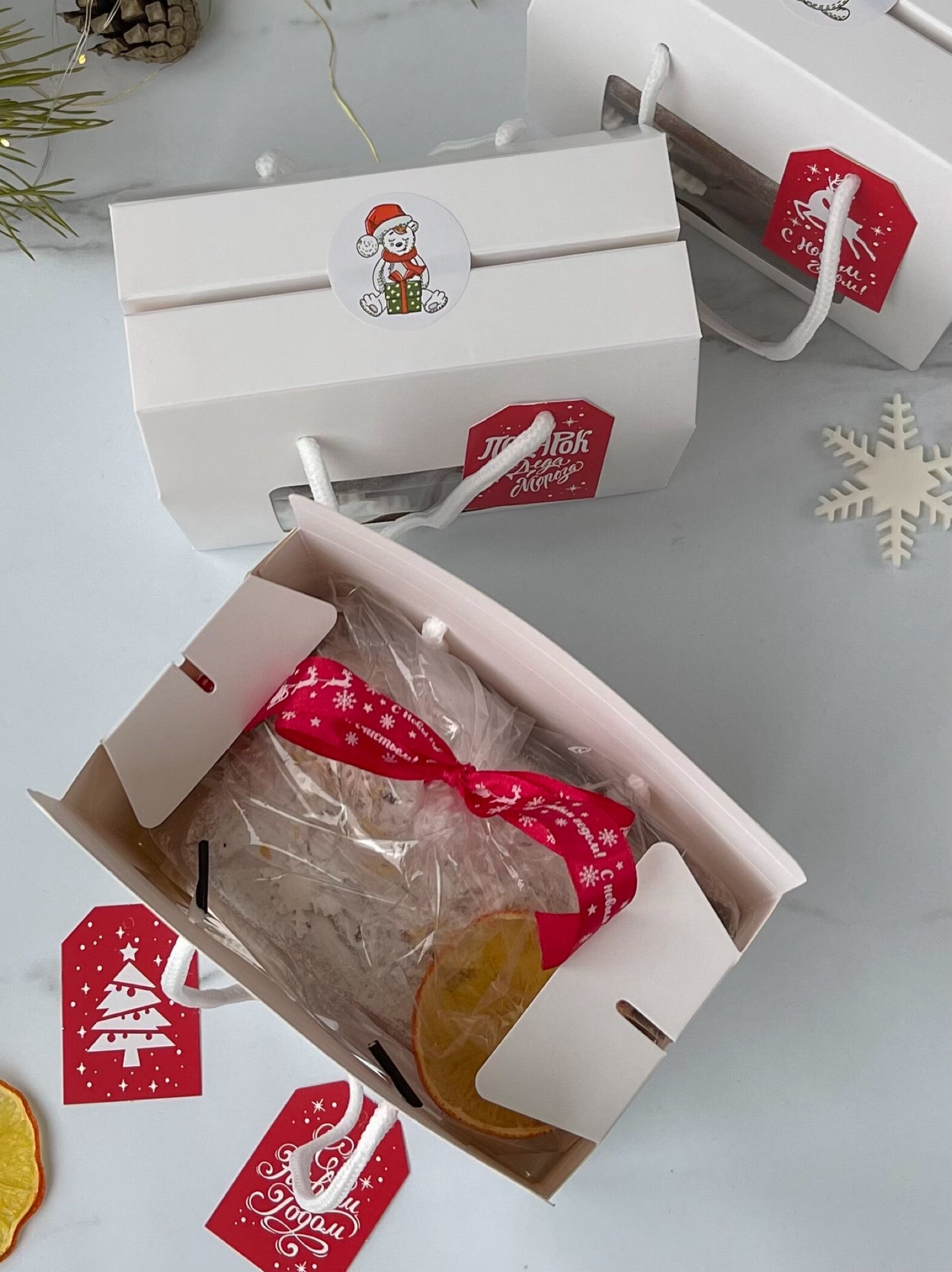 Фотография покупателя товара Коробка - пакет, с окном и ручками, белая, 15×11×9 см - Фото 1