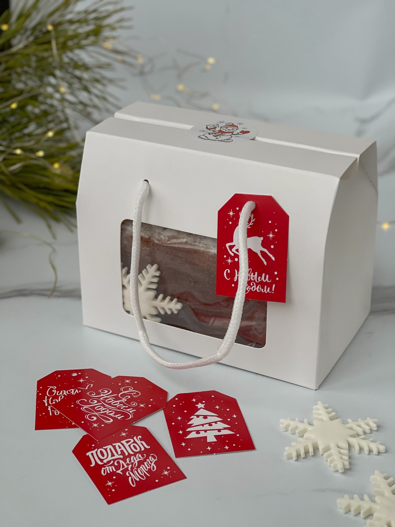 Фотография покупателя товара Коробка - пакет, с окном и ручками, белая, 15×11×9 см - Фото 2