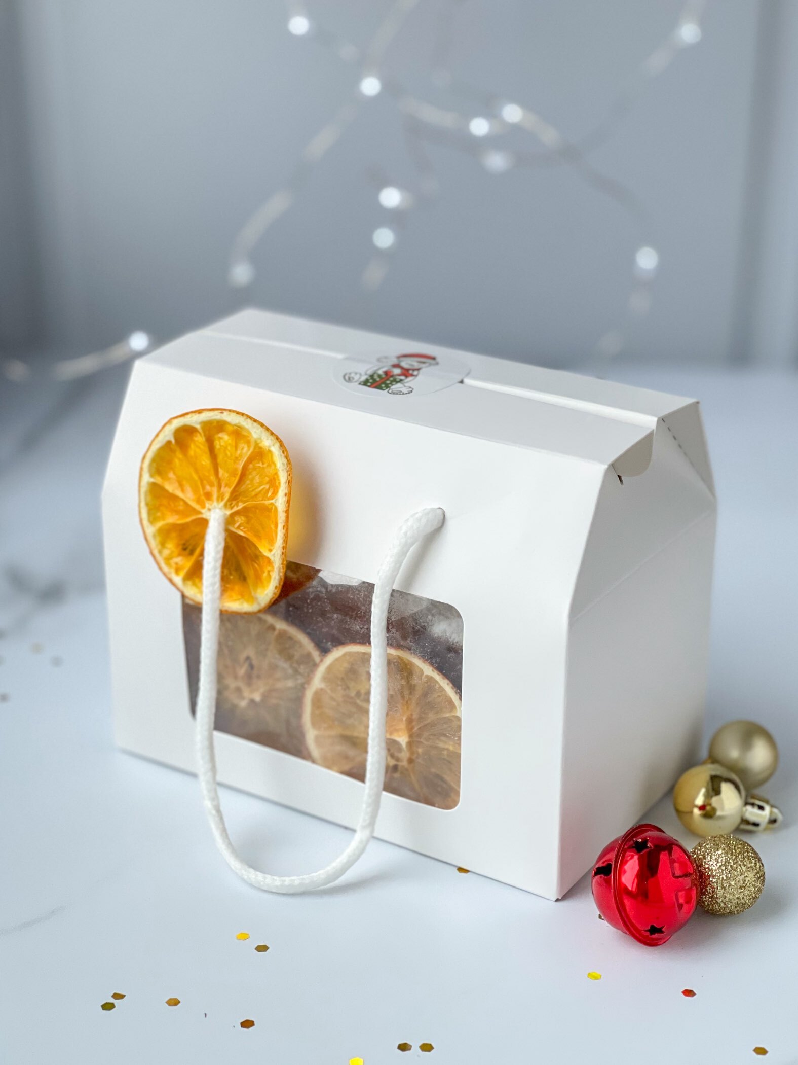 Фотография покупателя товара Коробка - пакет, с окном и ручками, белая, 15×11×9 см - Фото 4