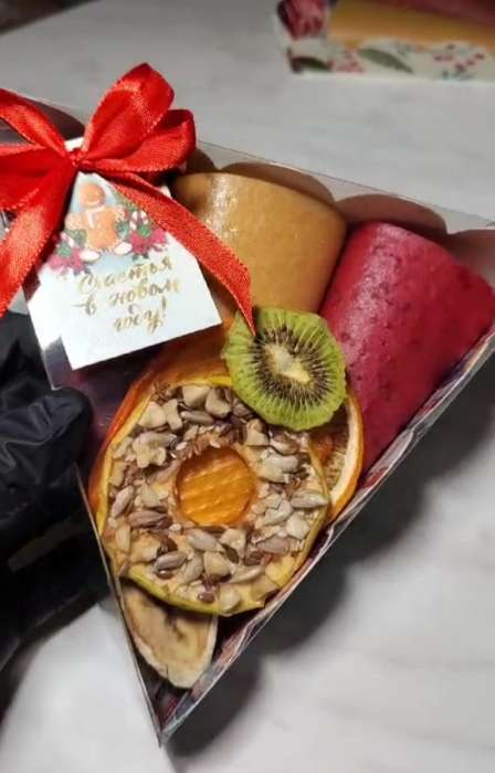 Фотография покупателя товара Коробка для печенья, «Новогодняя Ёлка», 18×18×4 см, Новый год - Фото 3