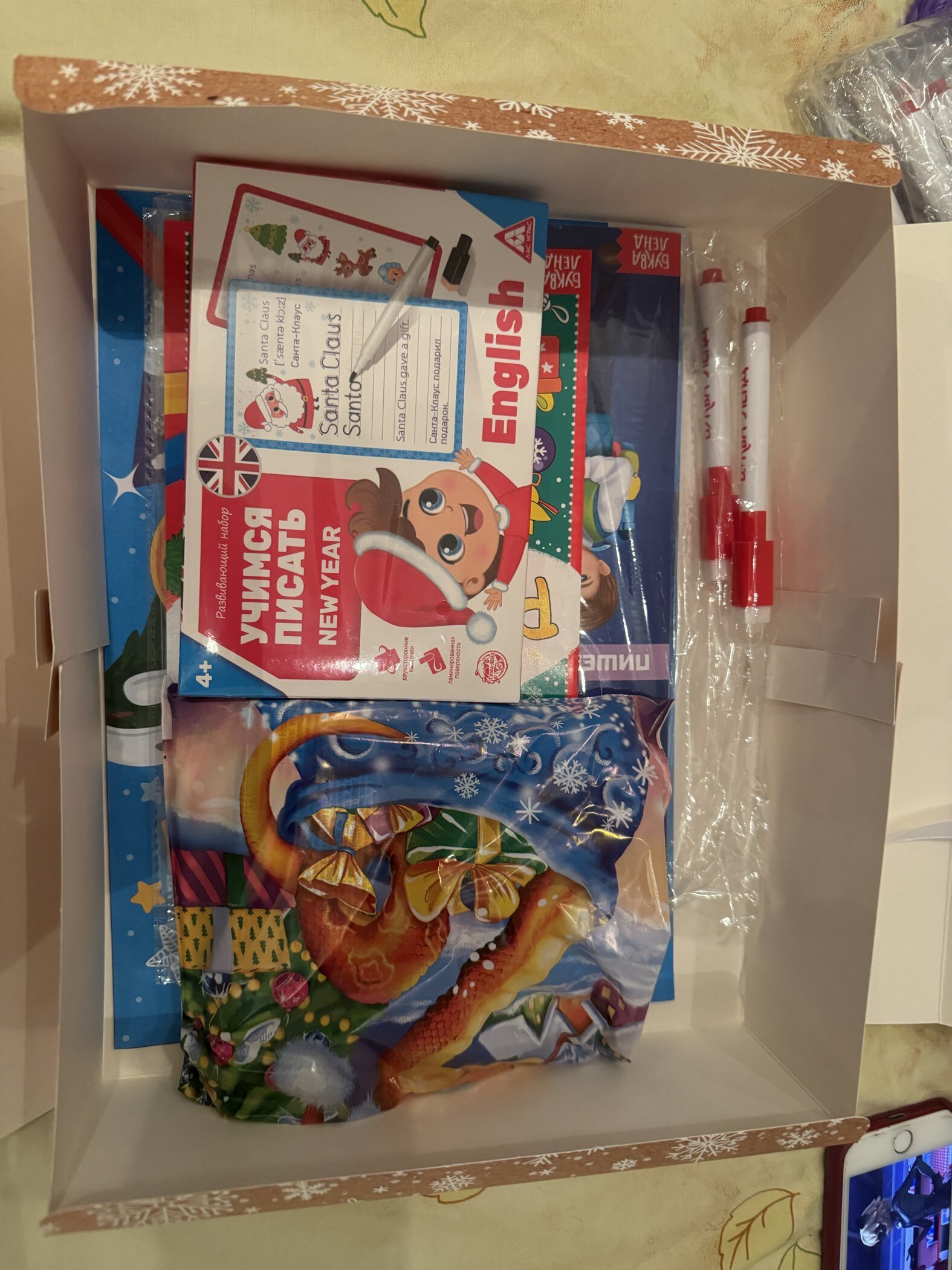 Фотография покупателя товара Коробка подарочная новогодняя складная, упаковка «Счастливого Нового года и Рождества», 31×24.5×8 см . - Фото 5