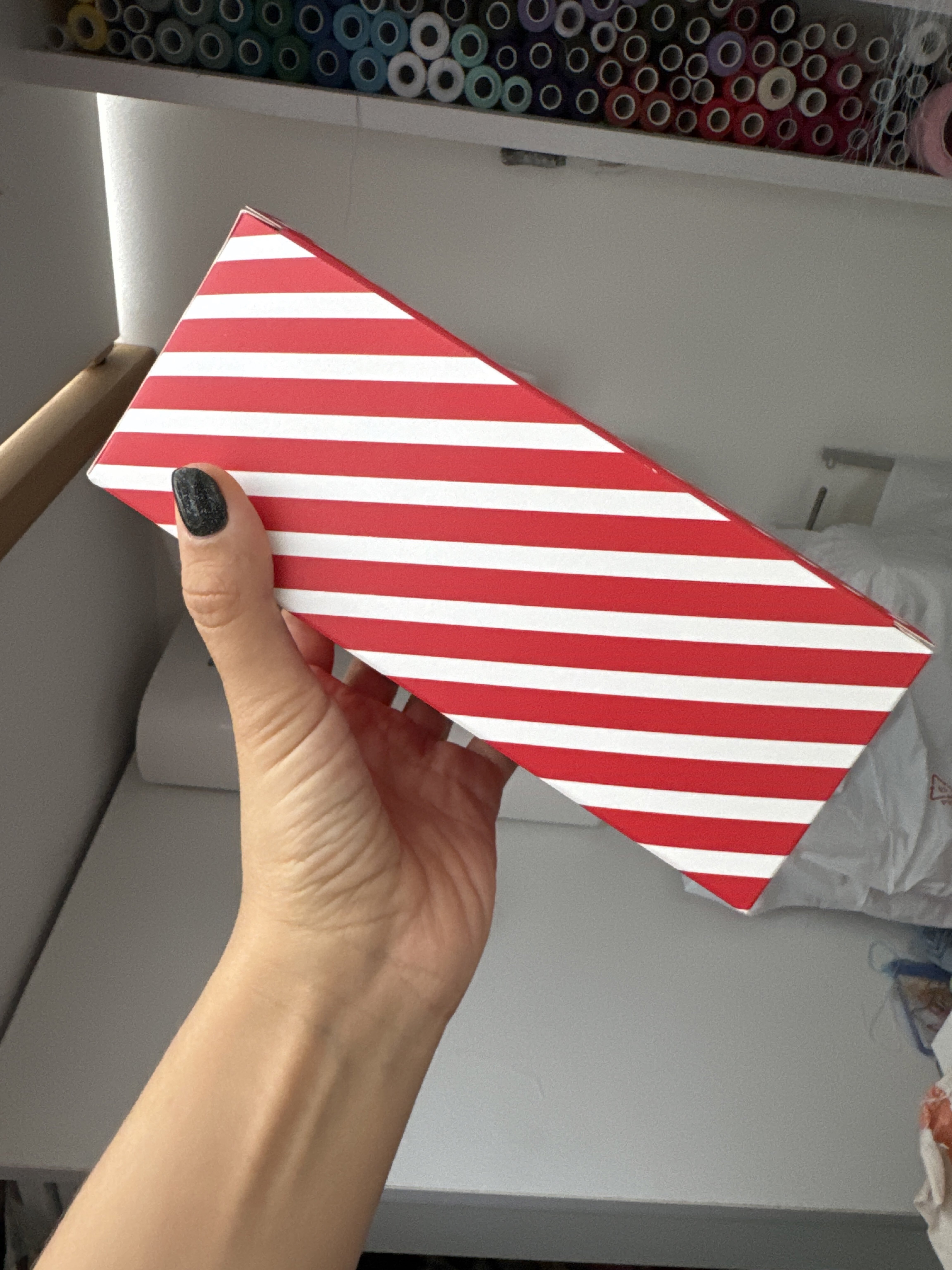 Фотография покупателя товара Подарочная коробка складная новогодняя «С Новым годом», 18×12×7 см - Фото 5