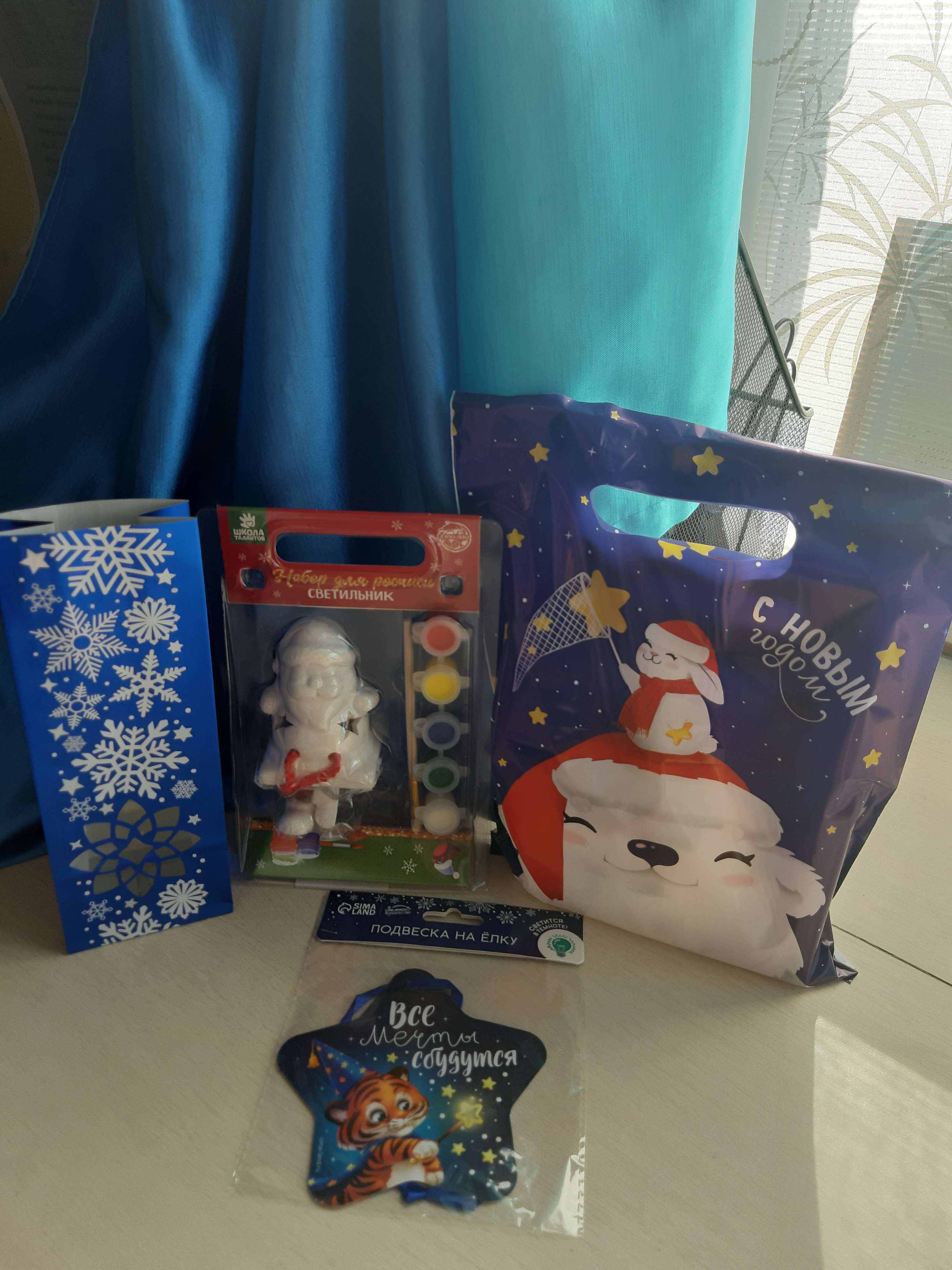 Фотография покупателя товара Пакет бумажный фасовочный "Снежинка", голубой с окном, 8 х 5 х 22 см - Фото 1