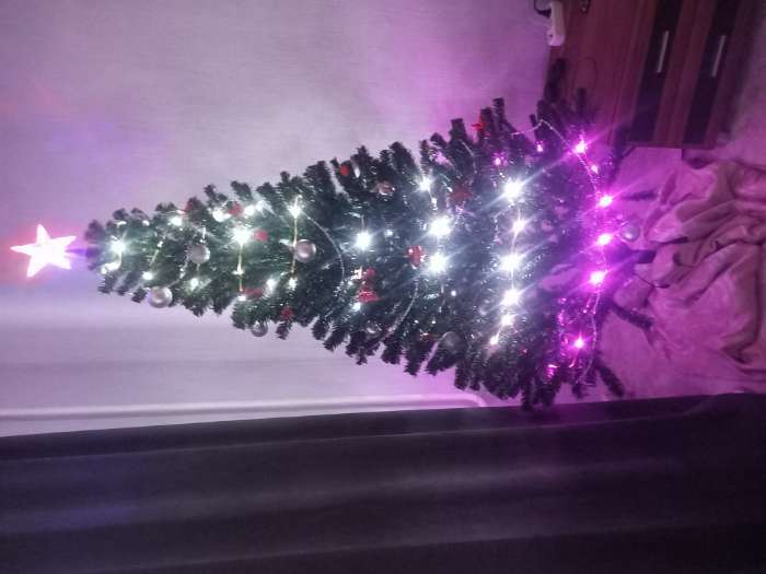 Фотография покупателя товара Искусственная ёлка «Таёжная», 220 см, d нижнего яруса 125 см, 937 ПВХ веток отгибаются - Фото 13