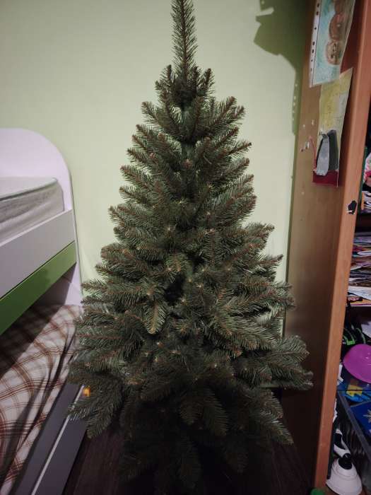 Фотография покупателя товара Искусственная ёлка Max Christmas «Кавказская» 120 см, d нижнего яруса 90 см, ветки ПВХ отгибаются - Фото 2