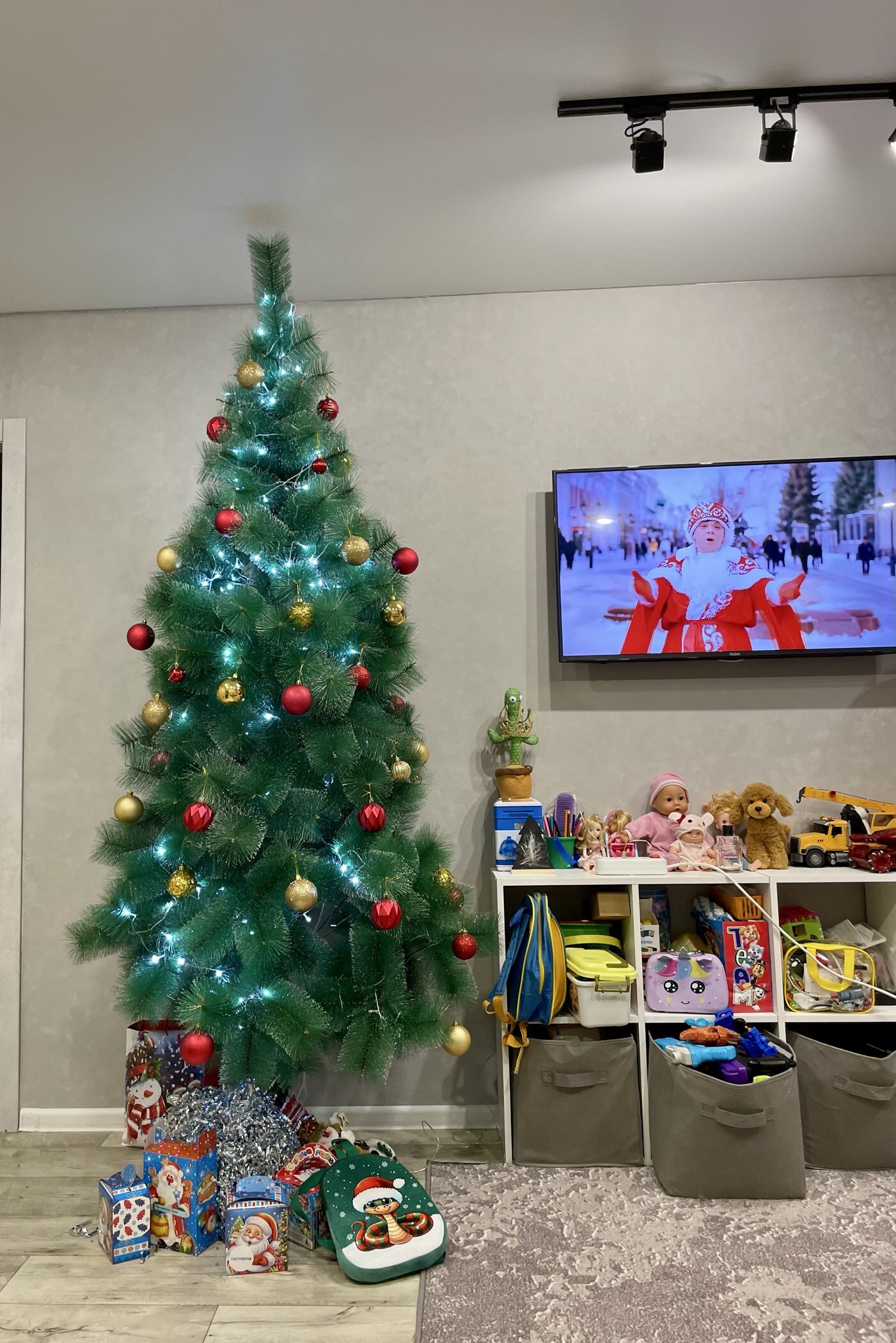 Фотография покупателя товара Ёлочные игрушки «Калейдоскоп ассорти», шары новогодние, d=7 см, набор 8 шт., золото - Фото 1