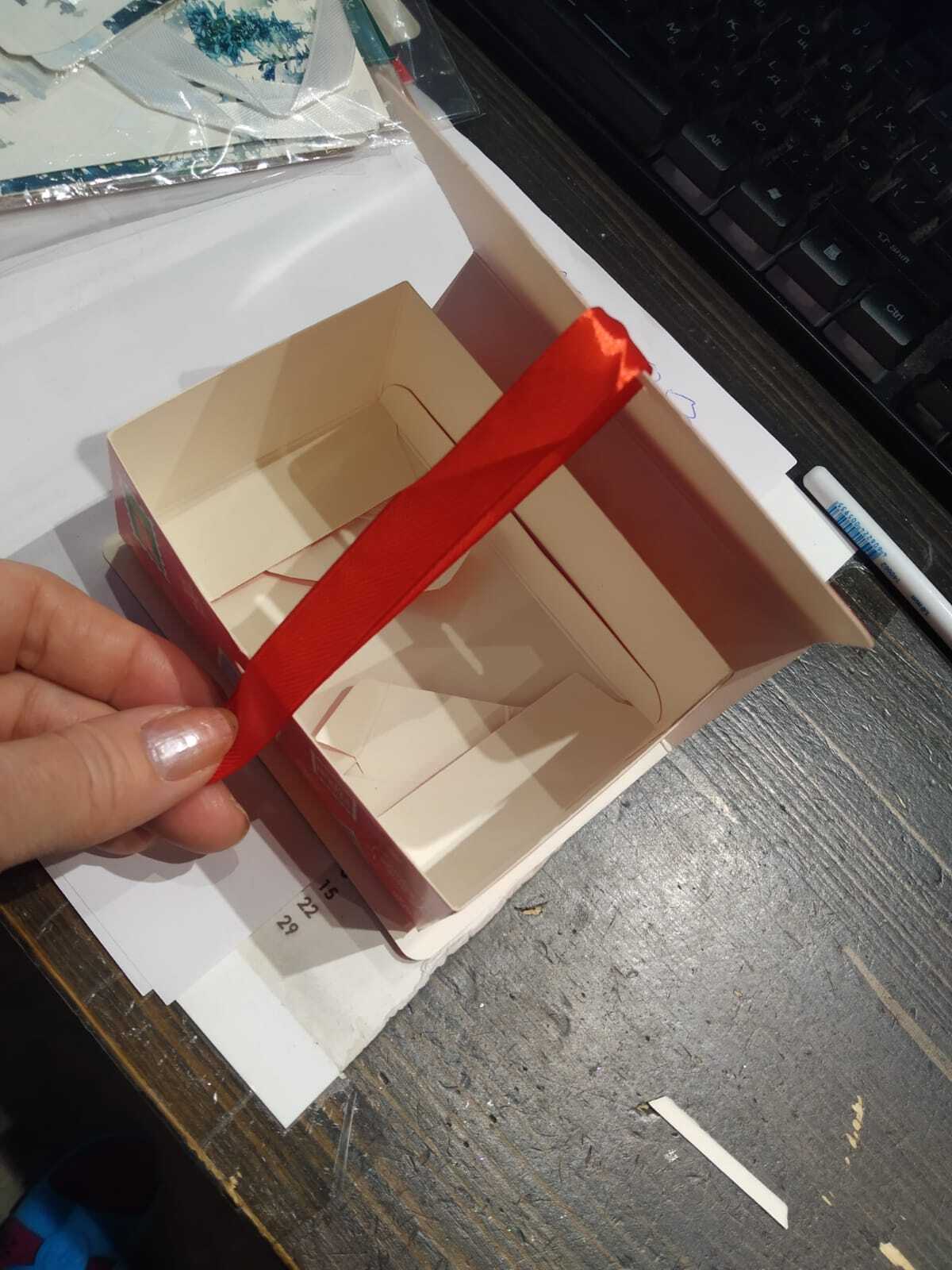 Фотография покупателя товара Складная новогодняя коробка-книга «С Новым годом!», 12×8×4.5 см - Фото 9