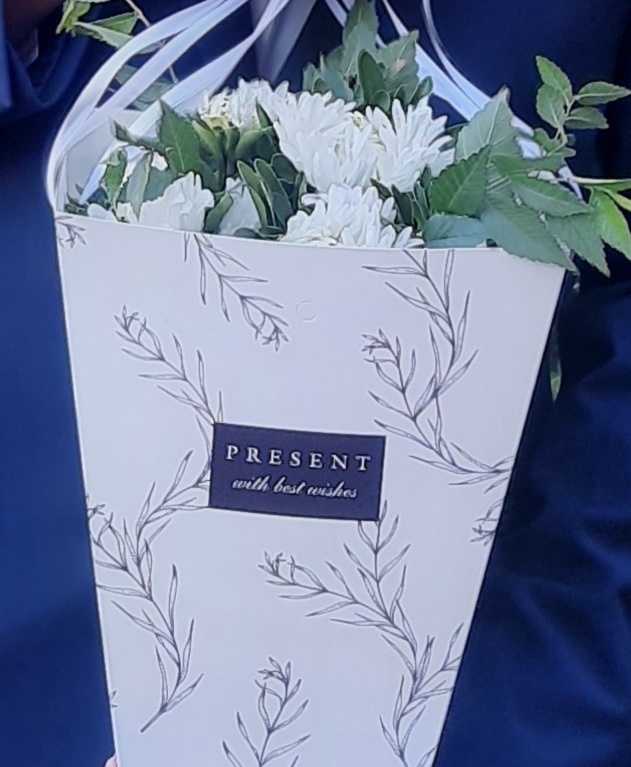 Фотография покупателя товара Переноска для цветов на лентах «Present with best wishes», 17 х 25 х 9 см - Фото 4