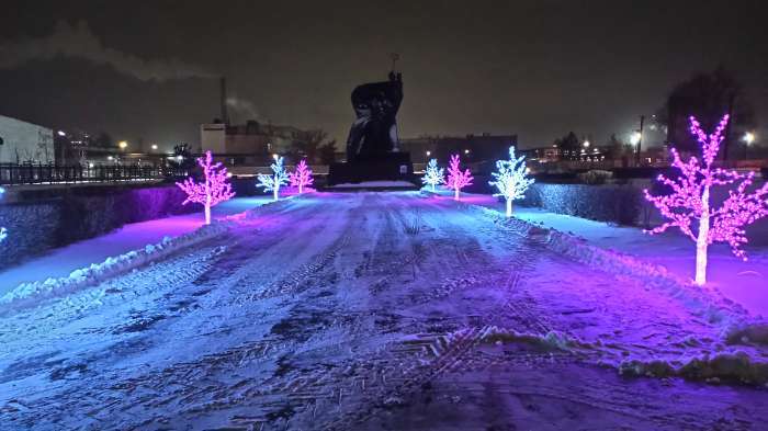 Фотография покупателя товара Светодиодное дерево «Акриловое» 1.8 м, 768 LED, постоянное свечение, 220 В, свечение фиолетовое - Фото 2
