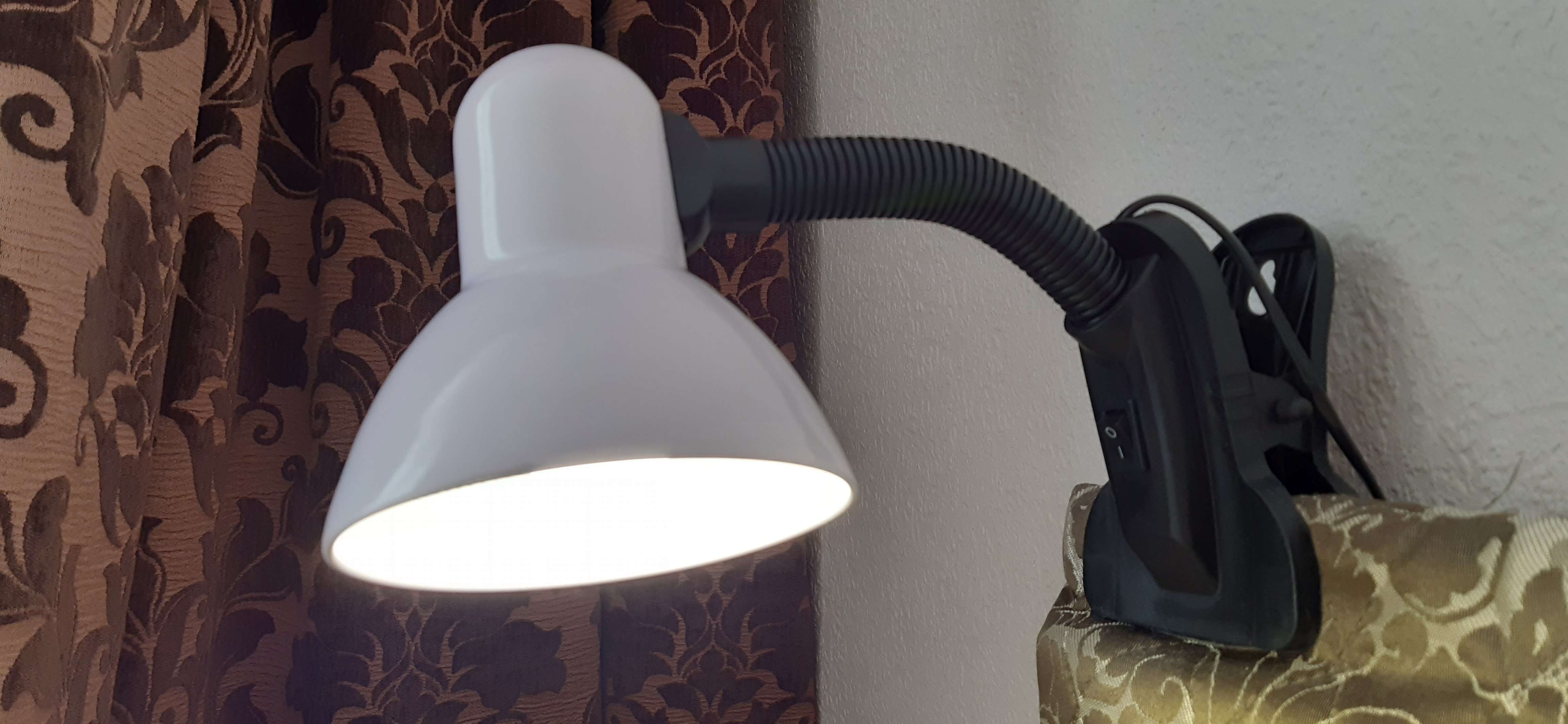 Фотография покупателя товара Лампа настольная Е27, с выкл. на зажиме (220В) белая 26х13х11 RISALUX