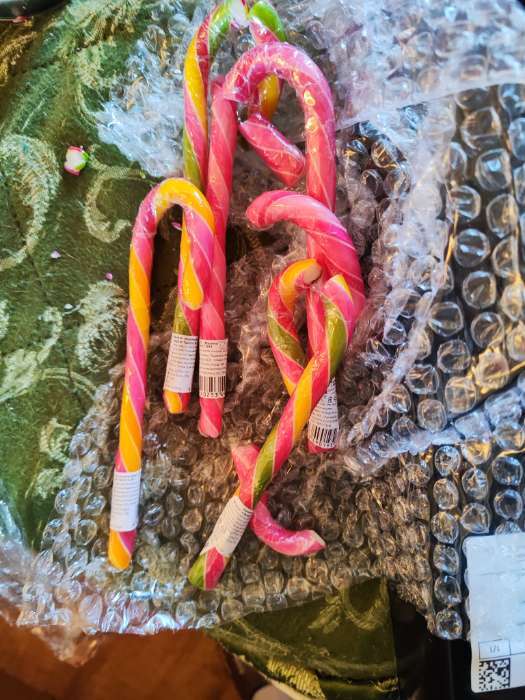 Фотография покупателя товара Карамель леденцовая новогодняя "Трость", со вкусом манго, малины, дыни, 26 г - Фото 11