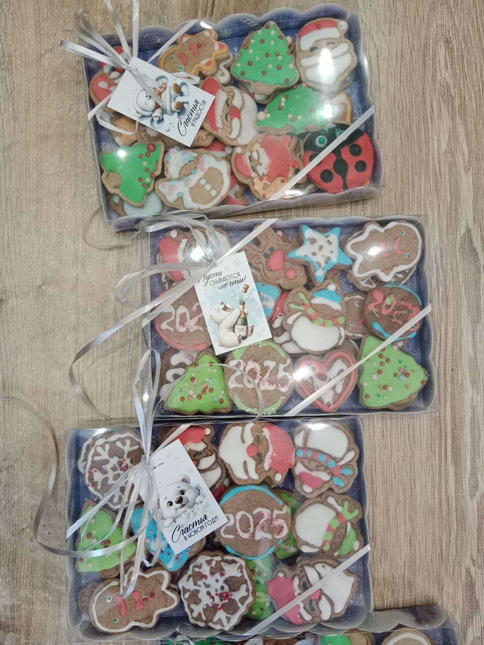 Фотография покупателя товара Коробка для печенья, кондитерская новогодняя упаковка «С Новым годом!», 22×15×3 см - Фото 1