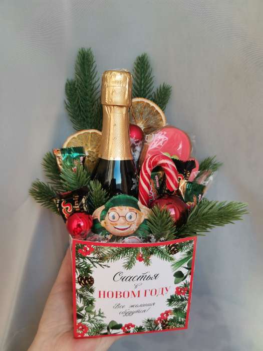 Фотография покупателя товара Коробка новогодняя для мини-букетов «Happy New Year», 12 х 17 х 10 см, Новый год - Фото 6