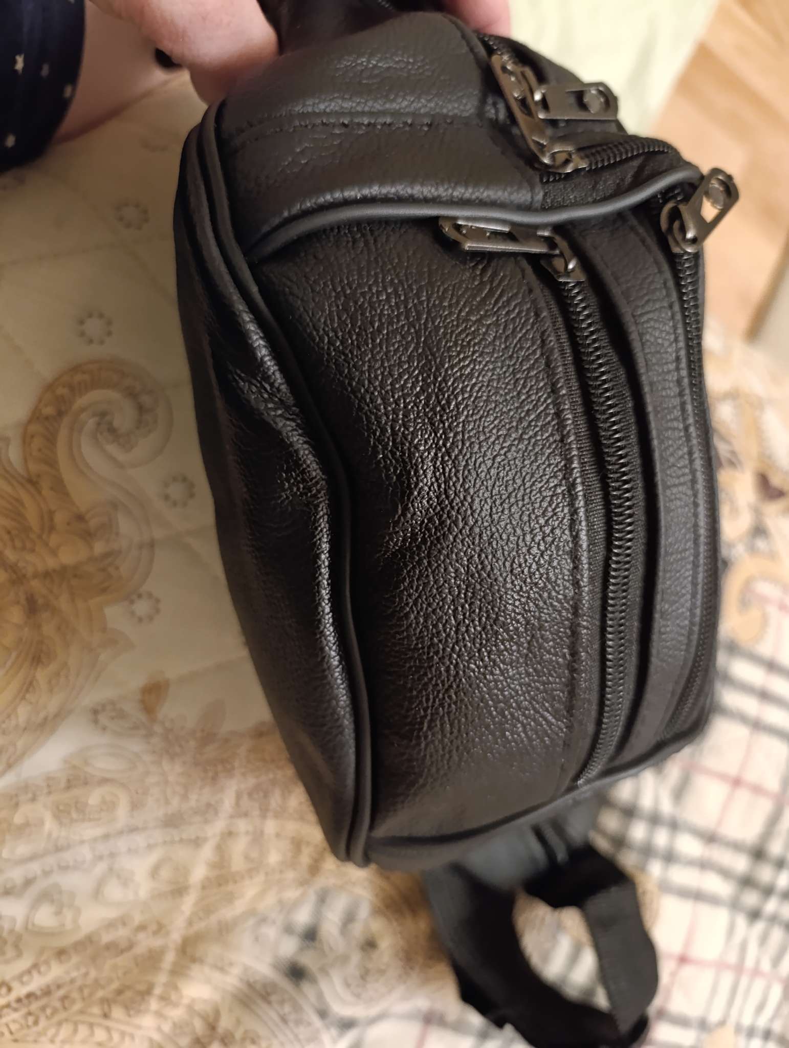 Фотография покупателя товара Поясная сумка на молнии, цвет чёрный - Фото 1