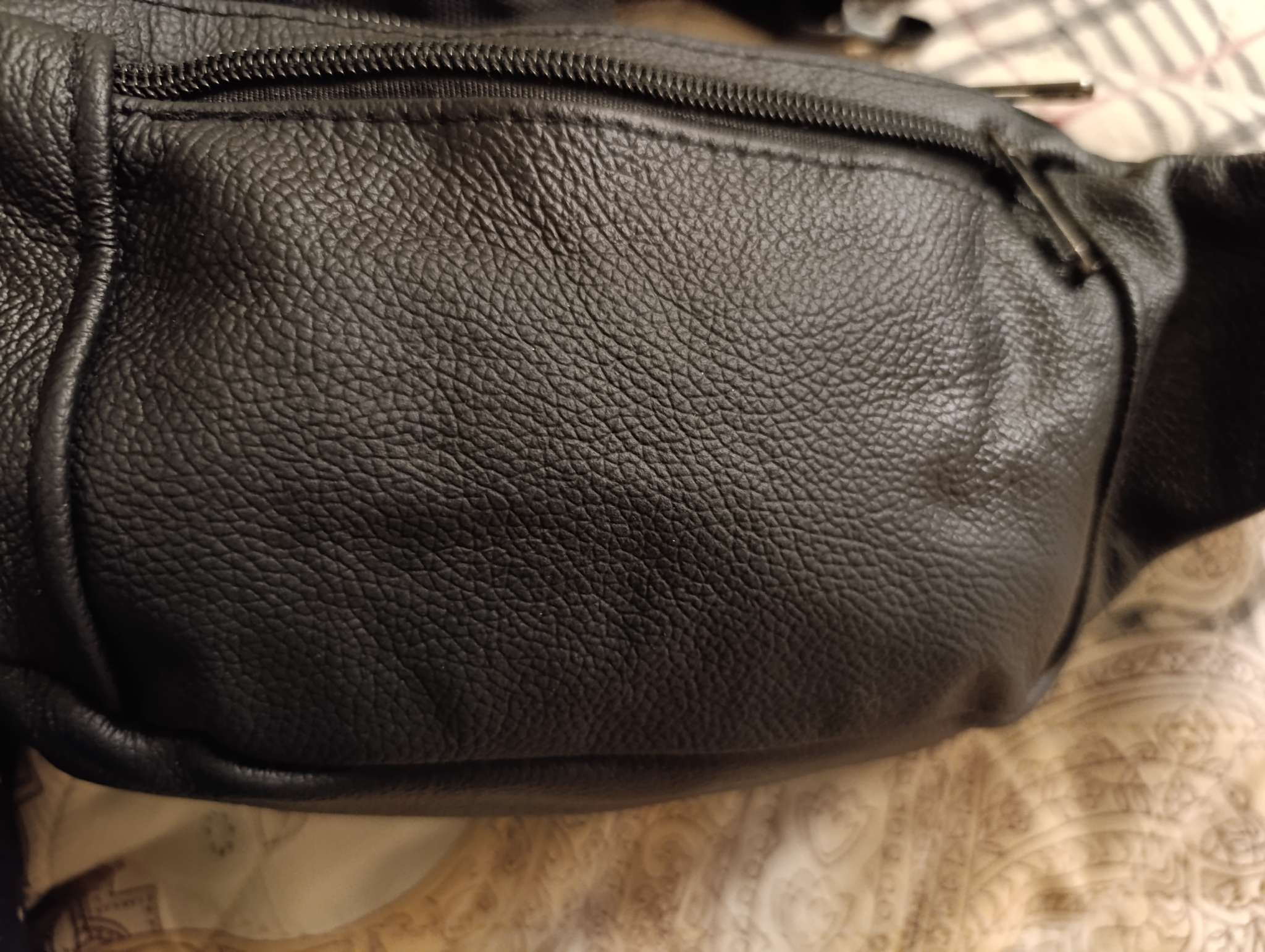 Фотография покупателя товара Поясная сумка на молнии, цвет чёрный - Фото 3