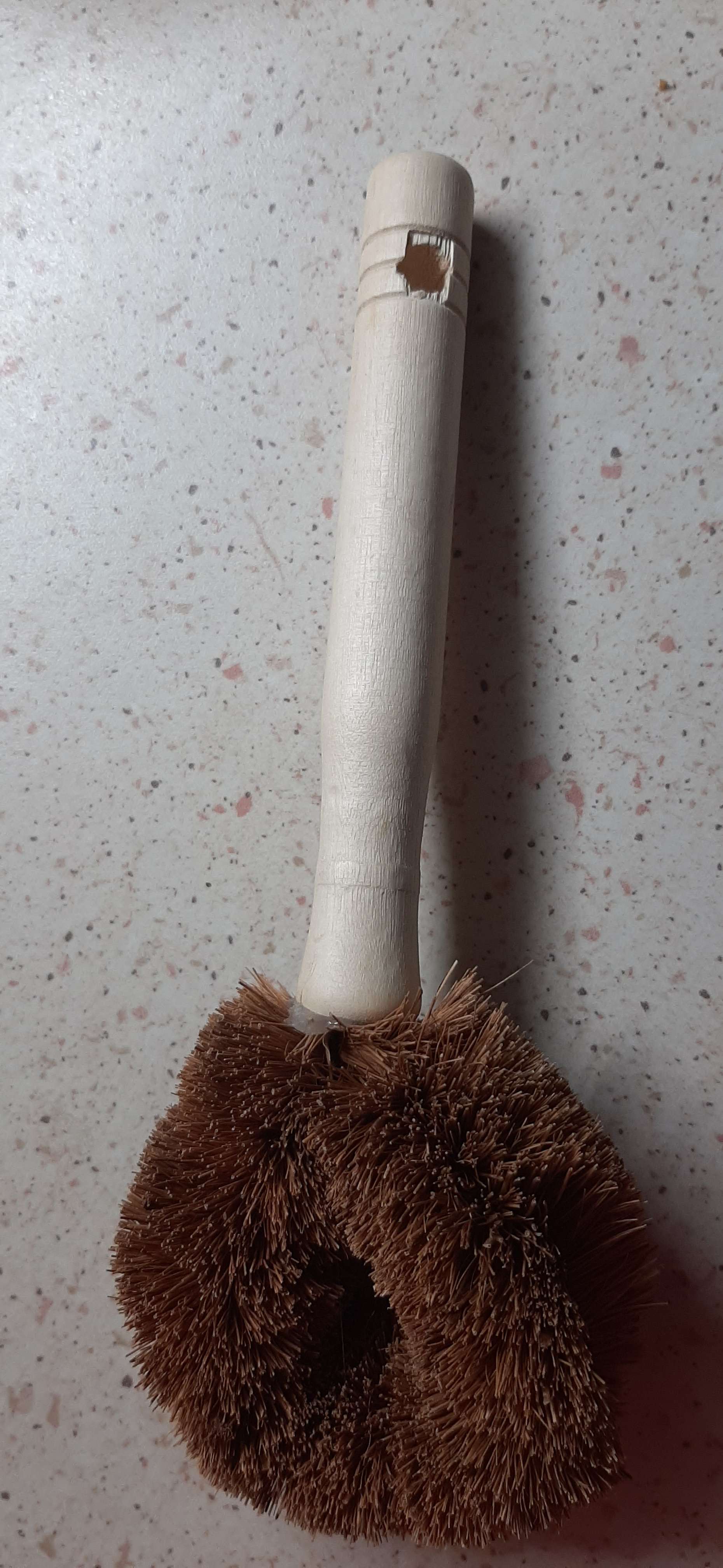 Фотография покупателя товара Щётка для чистки посуды Доляна, 8×4,5×23 см, щетина кокос, деревянная ручка - Фото 4