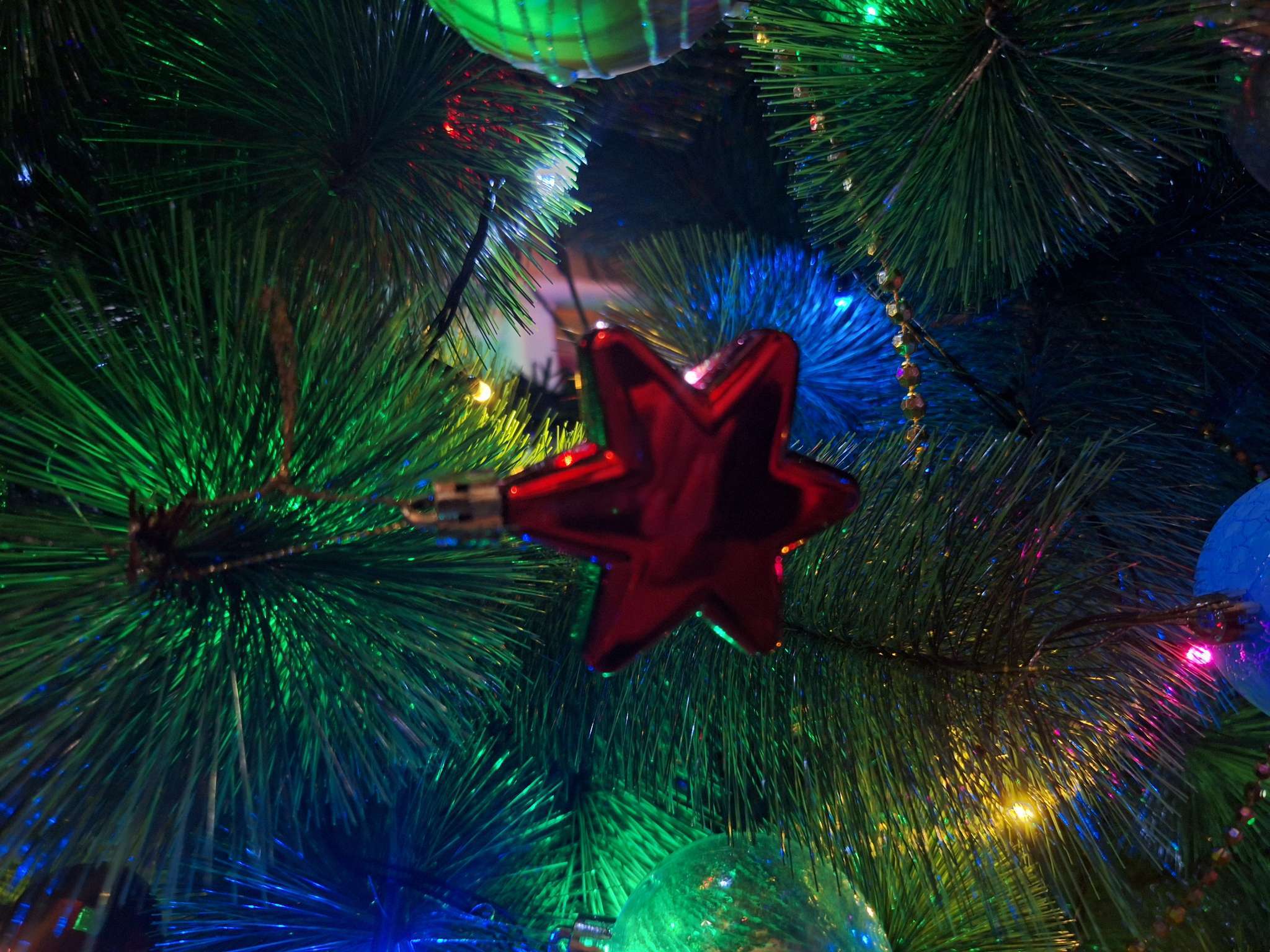 Фотография покупателя товара Ёлочные игрушки 8 шт. «Зимнее волшебство. Ассорти» пластик, золото/красный - Фото 3