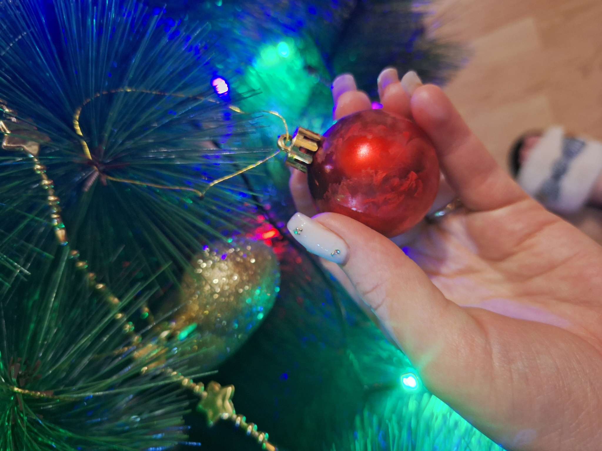 Фотография покупателя товара Ёлочные игрушки «Диско МИКС», шары новогодние, d=4 см, набор 24 шт., красный - Фото 8