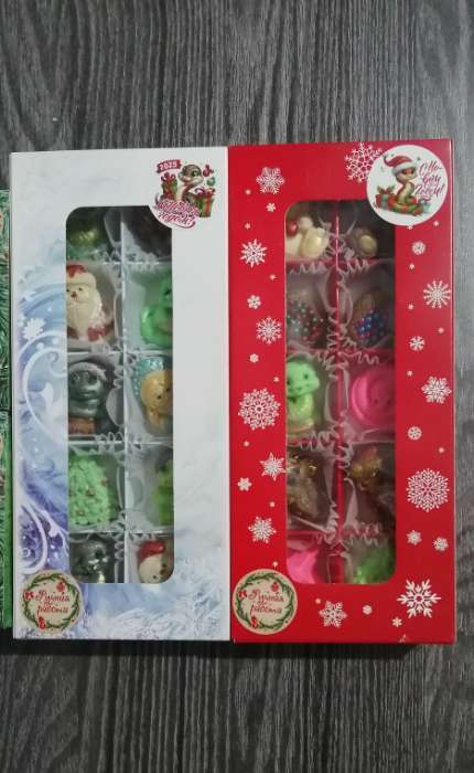 Фотография покупателя товара Коробка под 10 конфет новогодняя «Снежинки», 9.5×22×3.5 см - Фото 1