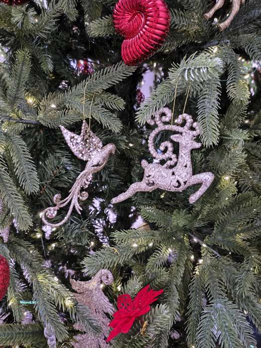 Фотография покупателя товара Ёлочная игрушка «Зимнее волшебство. Олень бегущий блеск» пластик, 13×11 см, золото - Фото 3