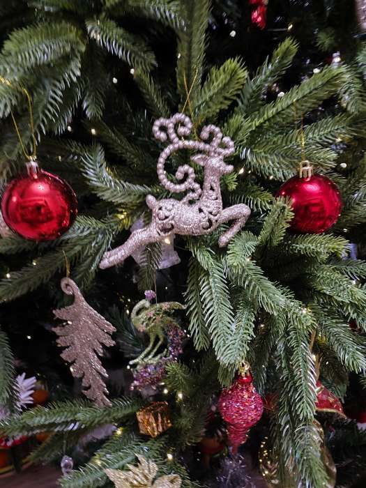 Фотография покупателя товара Ёлочная игрушка «Зимнее волшебство. Олень бегущий блеск» пластик, 13×11 см, золото - Фото 4