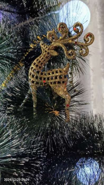 Фотография покупателя товара Ёлочные игрушки 2 шт. «Зимнее волшебство. Ажурный олень в блёстках» пластик, 5.5×12 см, серебро/золото - Фото 1