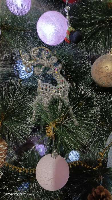 Фотография покупателя товара Ёлочные игрушки 2 шт. «Зимнее волшебство. Ажурный олень в блёстках» пластик, 5.5×12 см, серебро/золото - Фото 2