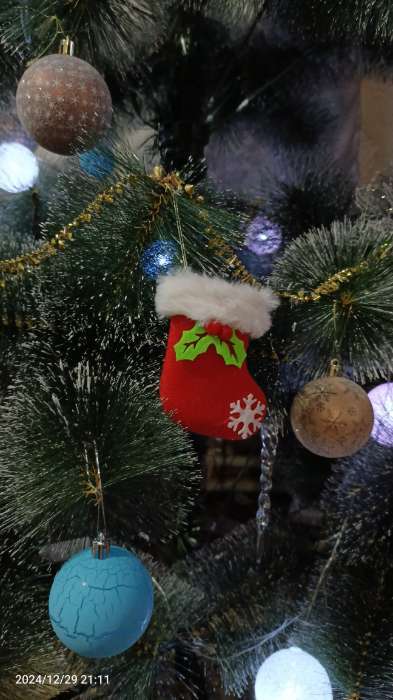 Фотография покупателя товара Подвеска мягкая на ёлку «Рождественский носок сюрприз» 6.5×10 см, красная - Фото 1