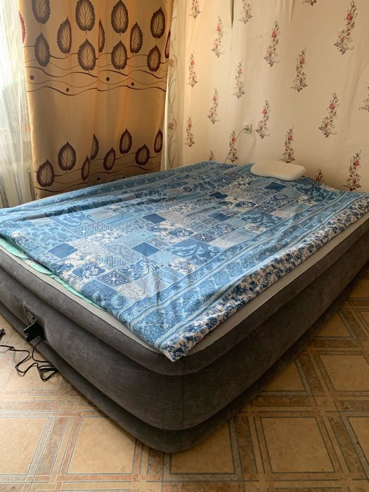 Фотография покупателя товара Кровать надувная Comfort-Plush Queen, 152 х 203 х 46 см, с встроенным насосом 220V, 64414 INTEX