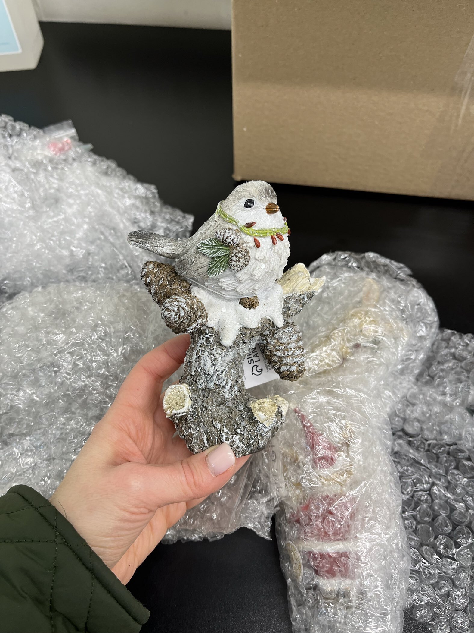 Фотография покупателя товара Фигурка полистоун «Воробышек в венке с ягодками и шишками на дереве», 10.5×7×13.5 см - Фото 1