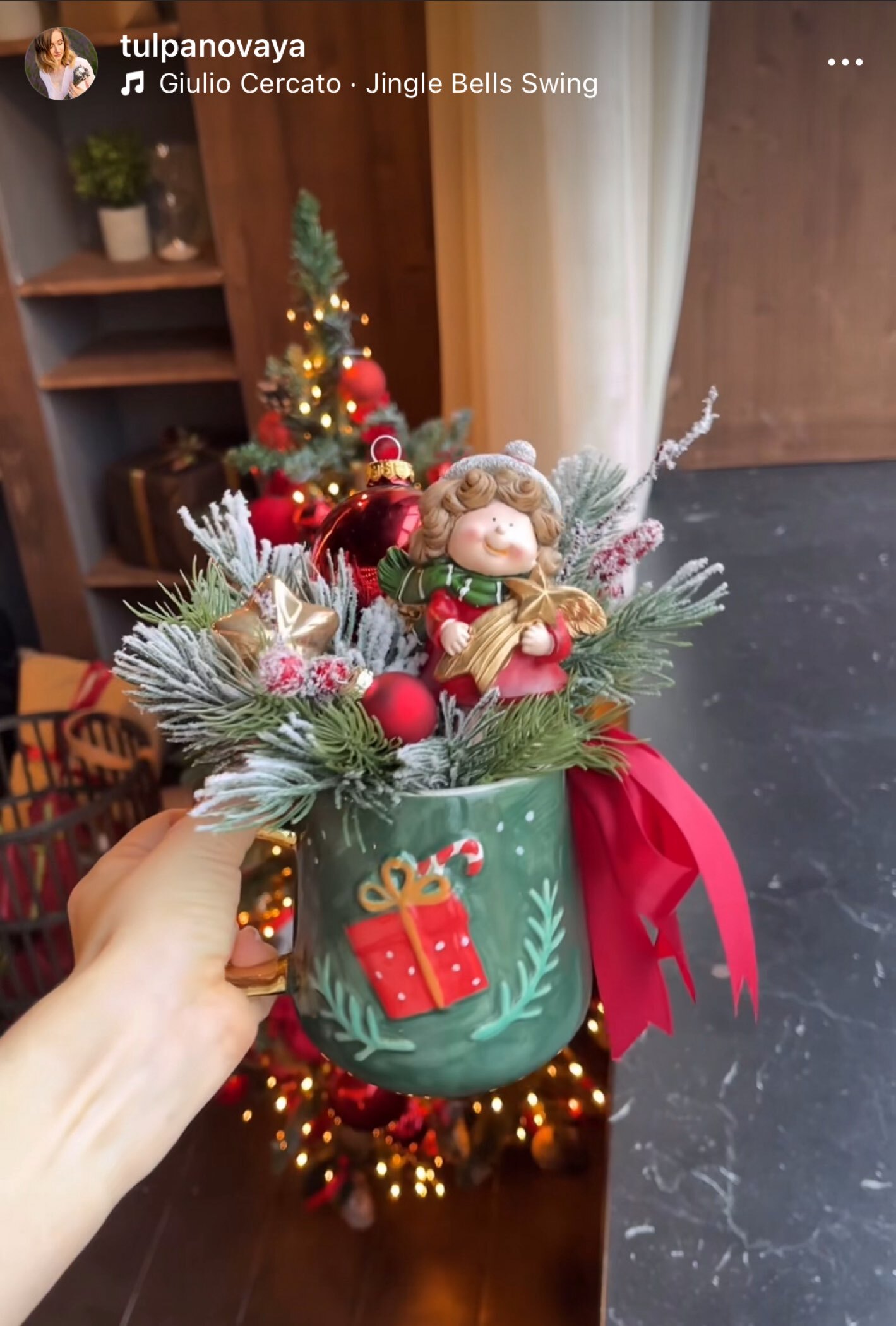 Фотография покупателя товара Кружка новогодняя керамическая «Подарок», 600 мл, ручная работа - Фото 1