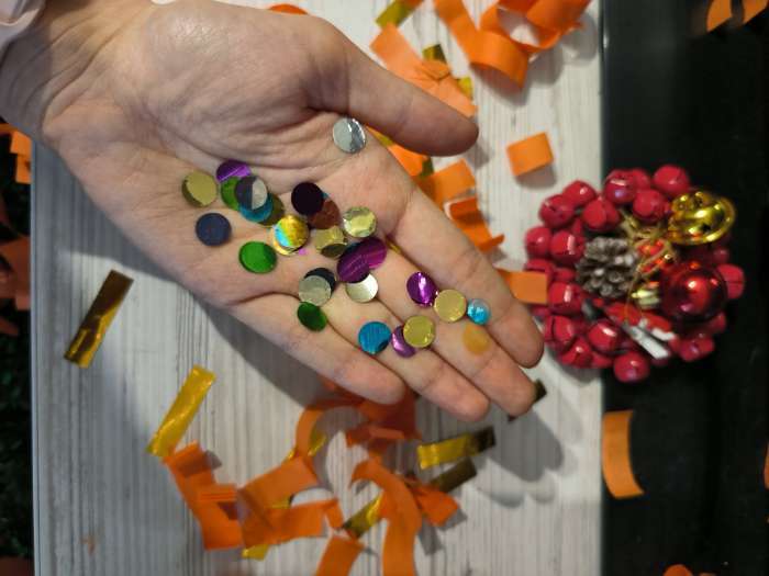 Фотография покупателя товара Хлопушка пружинная в форме бутылки « Поздравляю» фольга золото 16 см - Фото 1