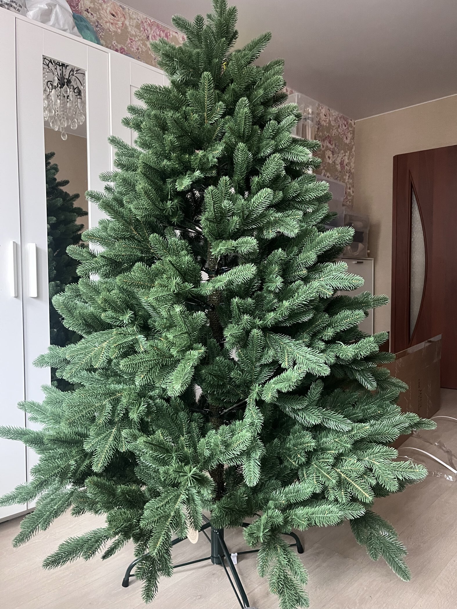 Фотография покупателя товара Искусственная ёлка литая Max Christmas «Купеческая», 180 см, d нижнего яруса 130 см, ветки шарнирные - Фото 1