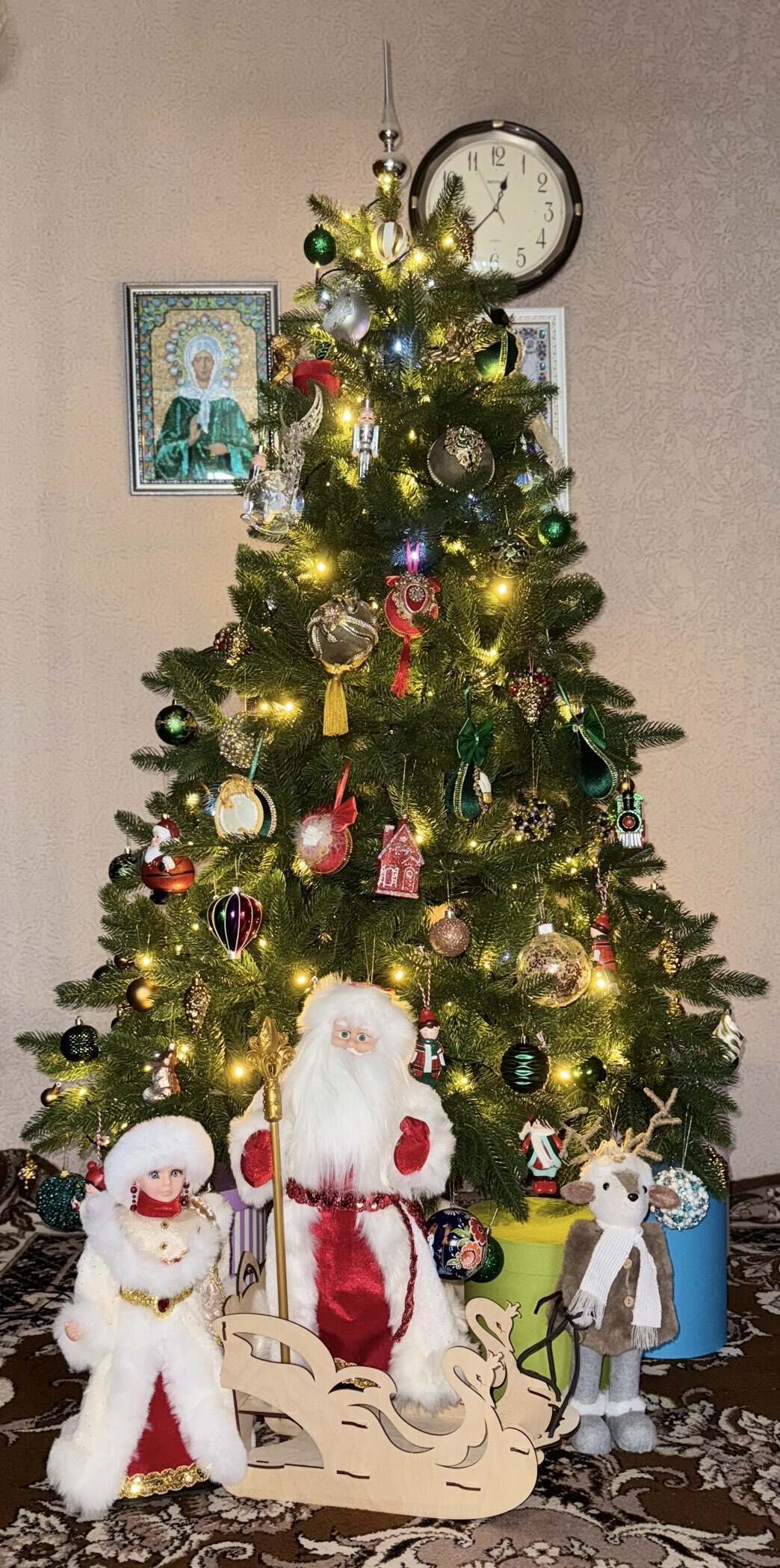 Фотография покупателя товара Снегурочка под ёлку «Зимнее волшебство. Шик в бело-красной шубке» двигается, 40 см - Фото 1