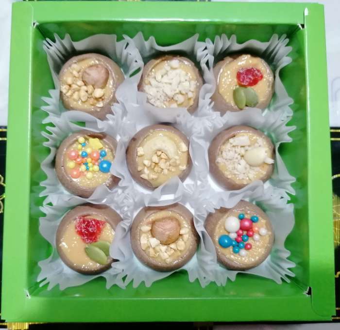 Фотография покупателя товара Коробка под 9 конфет «Елочные игрушки», 13.8×13.8×3.8 - Фото 1