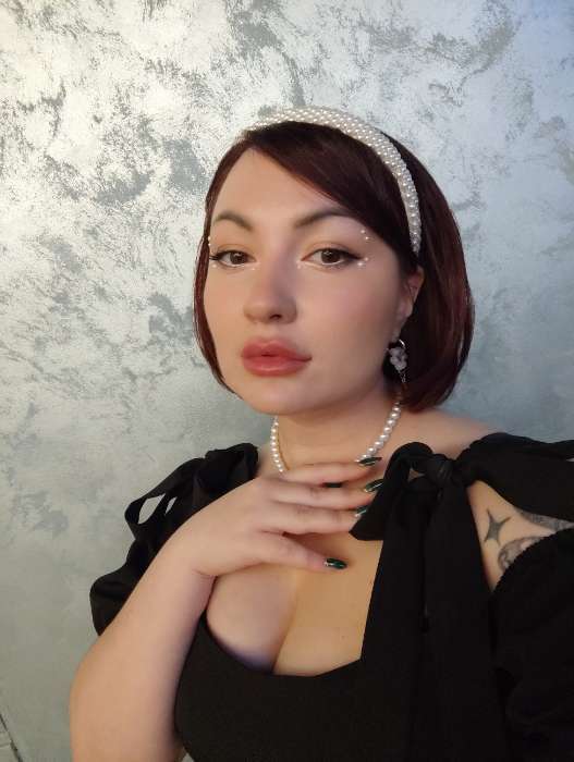 Фотография покупателя товара Наклейки на лицо «Жемчуг», макияж, волосы, d=6/5/4/2 мм, на клеевой основе - Фото 2