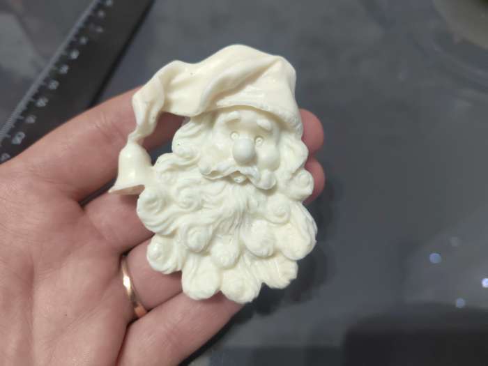 Фотография покупателя товара Молд для заливки новогодний «Санта», силикон, 8.2×7×1.5 см, розовый - Фото 3