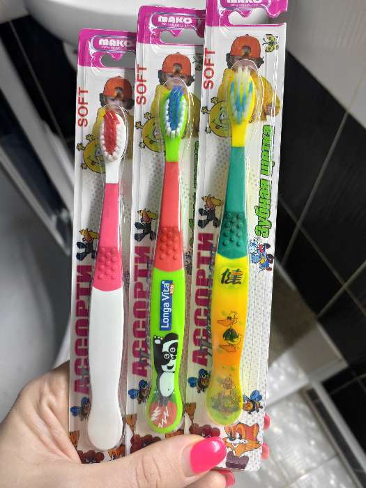 Фотография покупателя товара Детская зубная щётка «Ассорти»,двухкомпонентная ручка, мягкая щетина - Фото 4