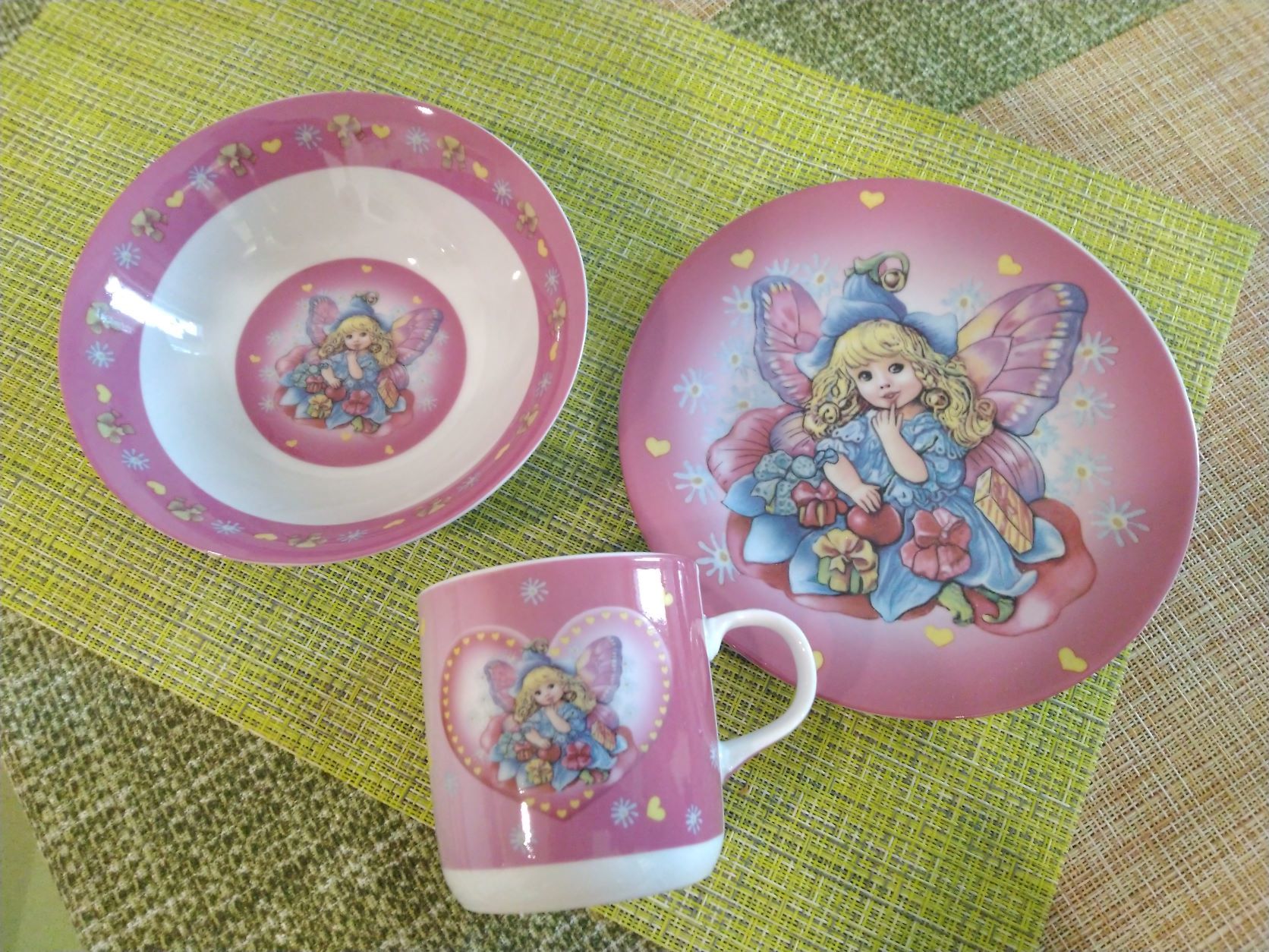 Фотография покупателя товара Набор детской посуды из керамики Доляна «Дюймовочка», 3 предмета: кружка 230 мл, миска 400 мл, тарелка d=18 см,цвет белый