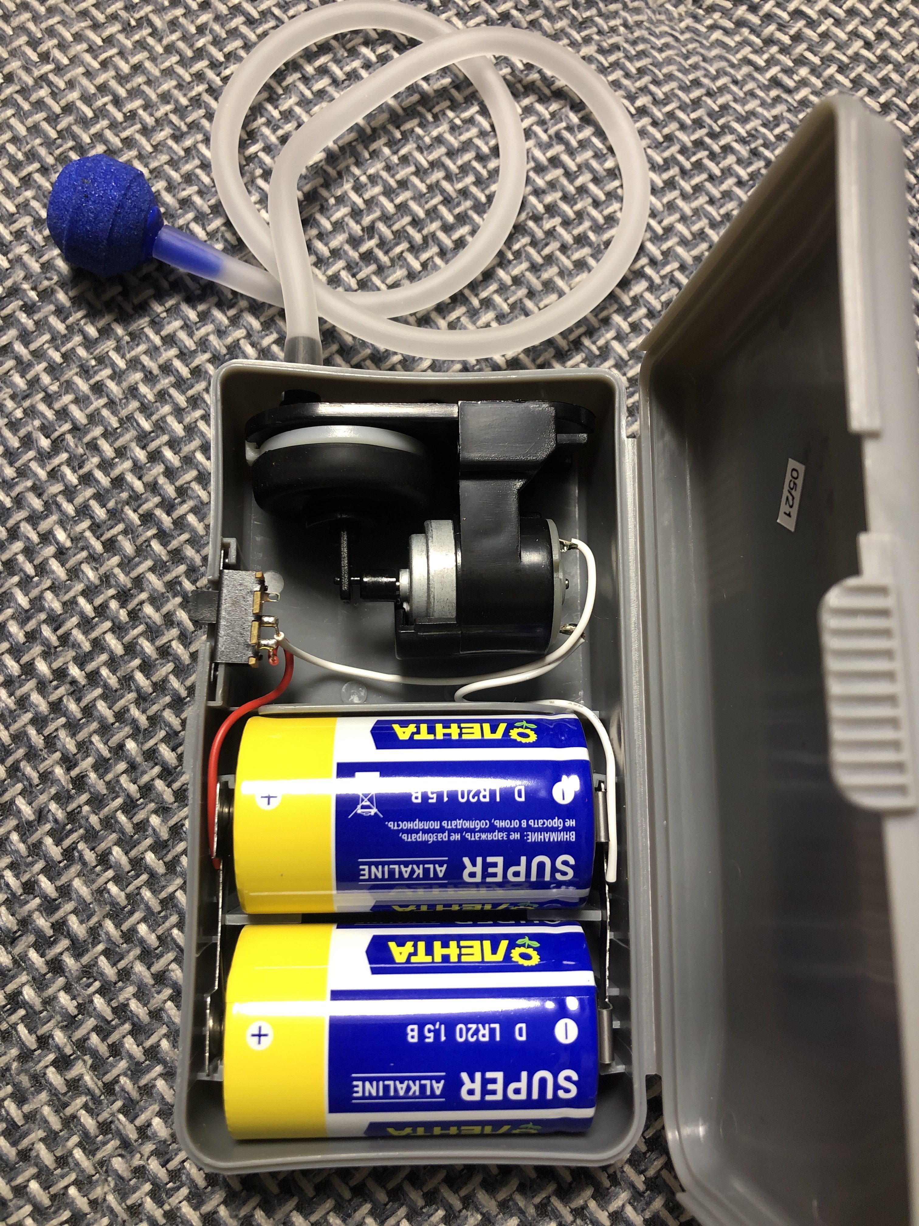 Фотография покупателя товара Компрессор аквариумный на батарейках,1.5 вольт, 1.6л./мин.  BP-3 (KW) BP-3 (KW) - Фото 1