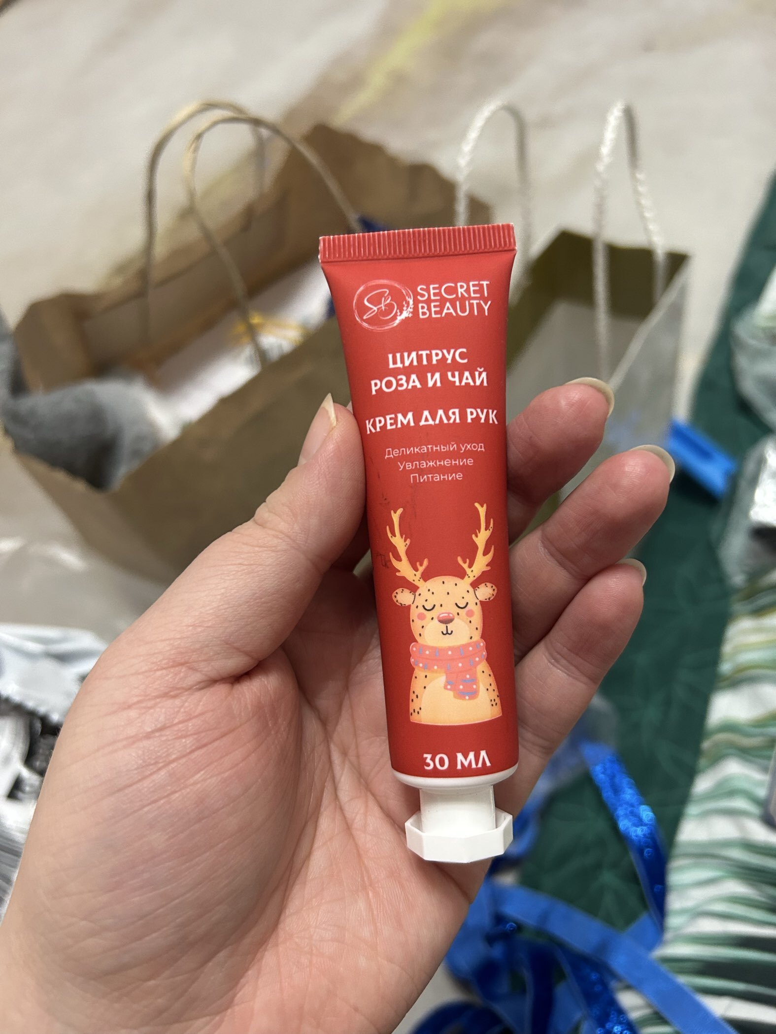 Фотография покупателя товара Крем для рук новогодний «Бергамот и сандаловое дерево», 30 мл - Фото 3