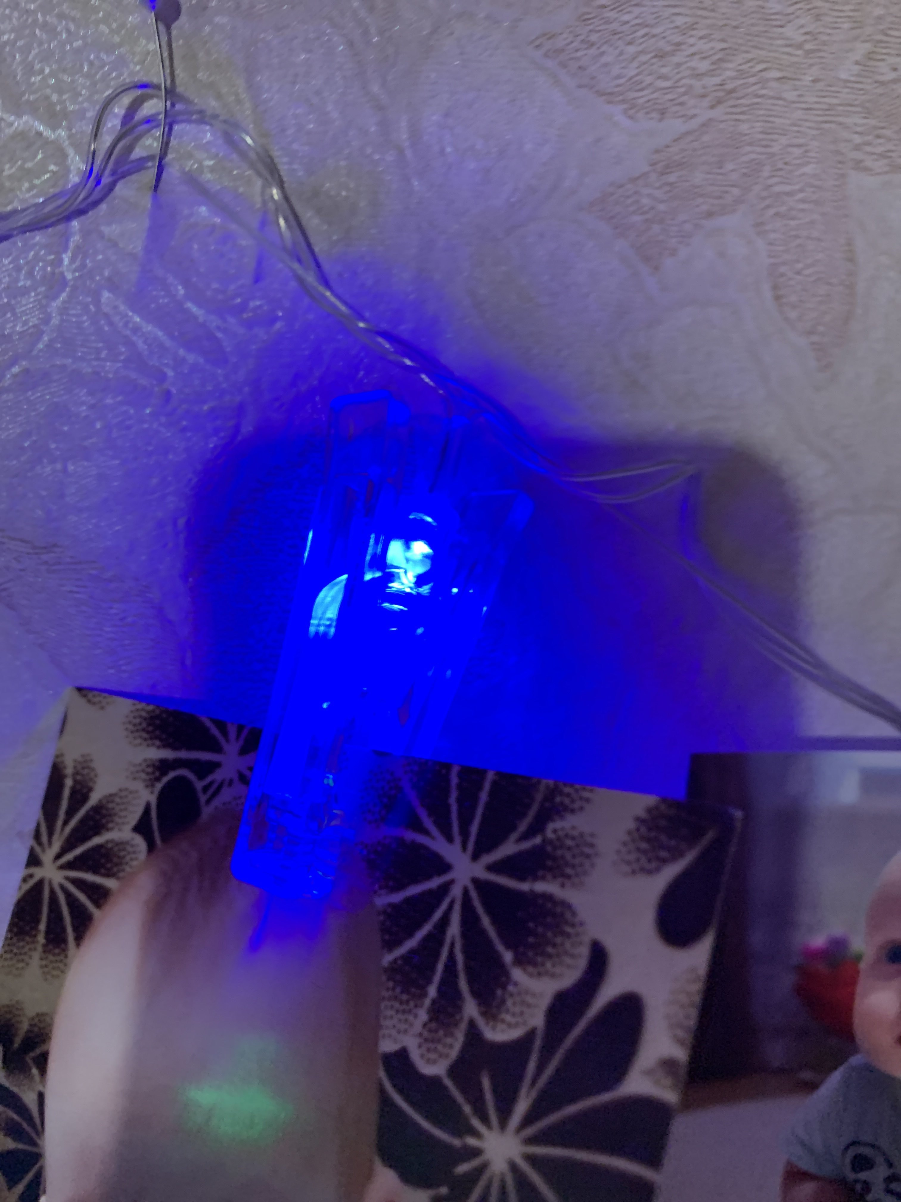 Фотография покупателя товара Гирлянда «Нить» 4.5 м с насадками «Прищепки», IP20, прозрачная нить, 20 LED, свечение тёплое белое, 220 В - Фото 17