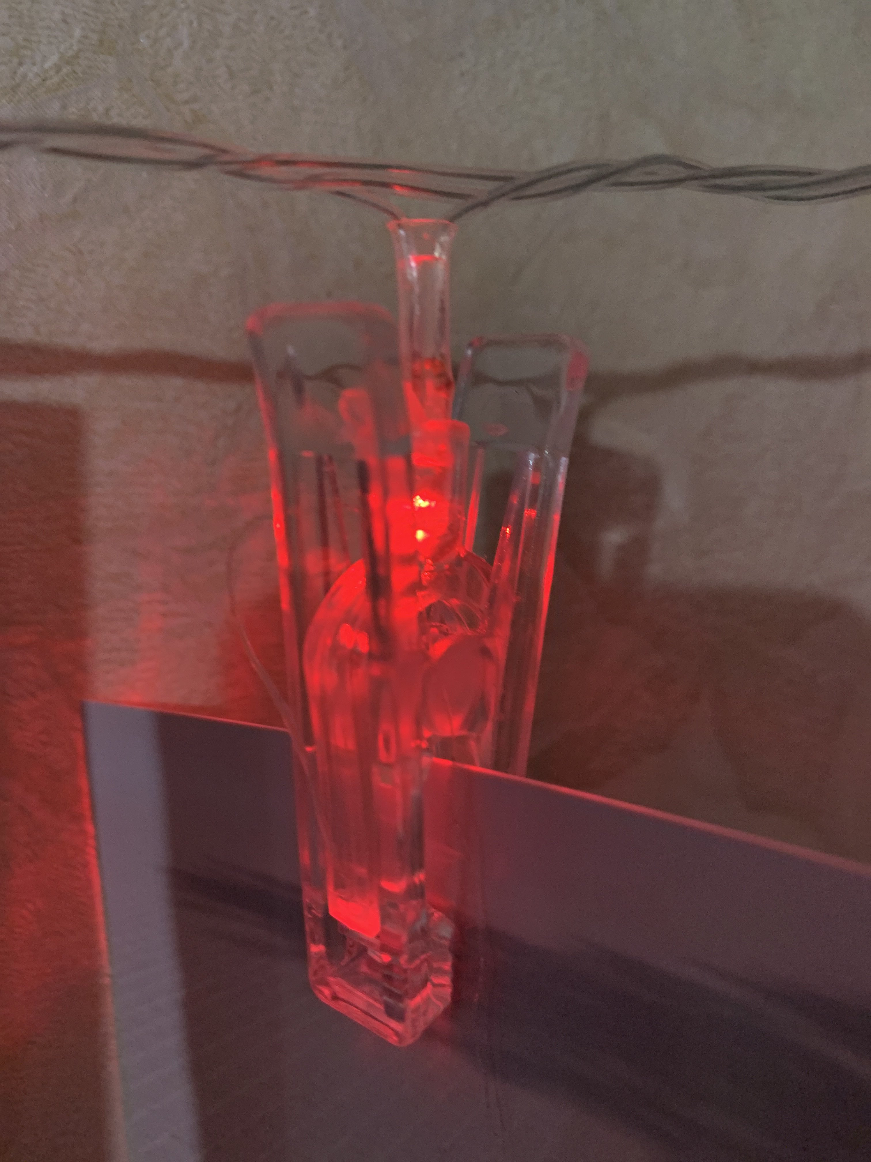 Фотография покупателя товара Гирлянда «Нить» 4.5 м с насадками «Прищепки», IP20, прозрачная нить, 20 LED, свечение RG/RB, мигание, 220 В, УЦЕНКА - Фото 18