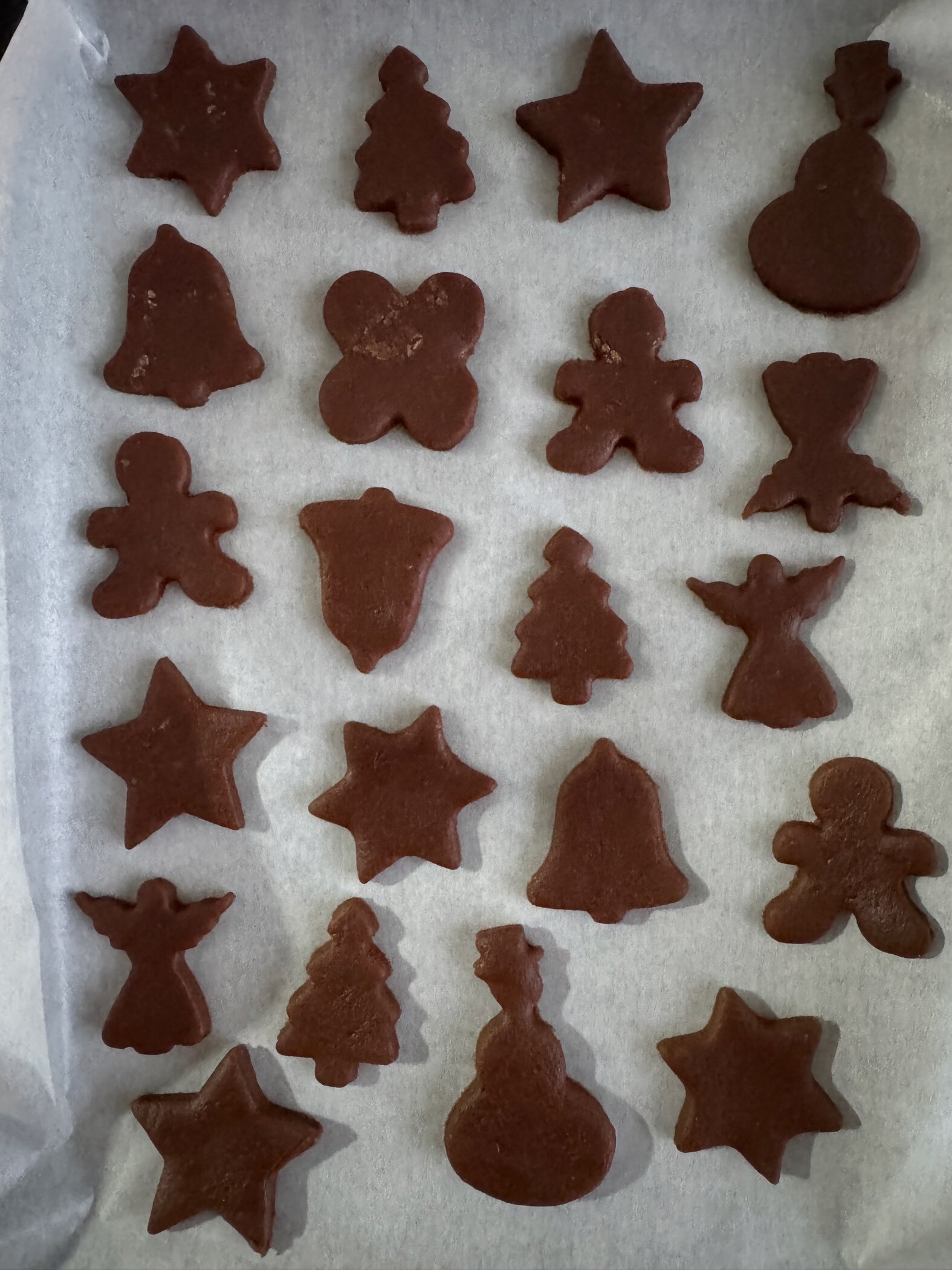 Фотография покупателя товара Формы для печенья новогодние Доляна «Праздник», набор 12 шт., пластик, МИКС - Фото 4