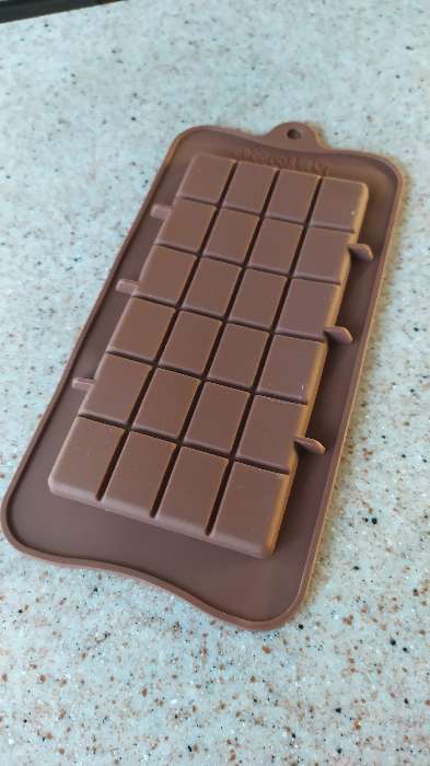 Фотография покупателя товара Форма для шоколада Доляна «Плитка», силикон, 22,5×10,5×0,2 см, 24 ячейки (2×2,5 см), цвет коричневый - Фото 5