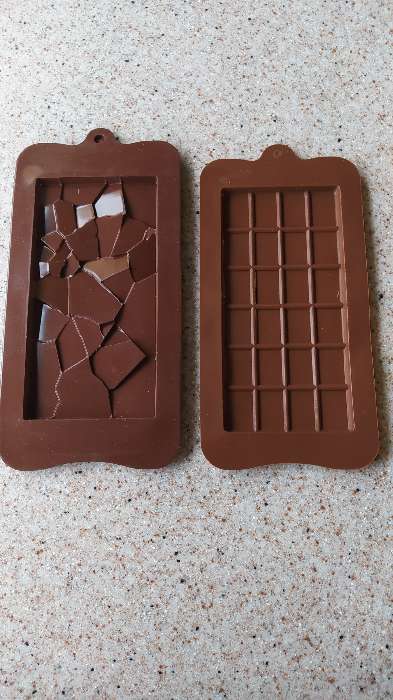 Фотография покупателя товара Форма для шоколада Доляна «Плитка», силикон, 22,5×10,5×0,2 см, 24 ячейки (2×2,5 см), цвет коричневый - Фото 3